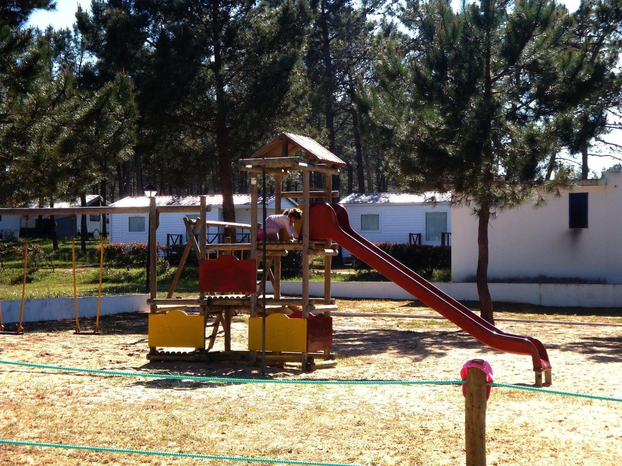 Hotel Parque De Campismo Orbitur Sitava Milfontes à Malhadinhas Extérieur photo