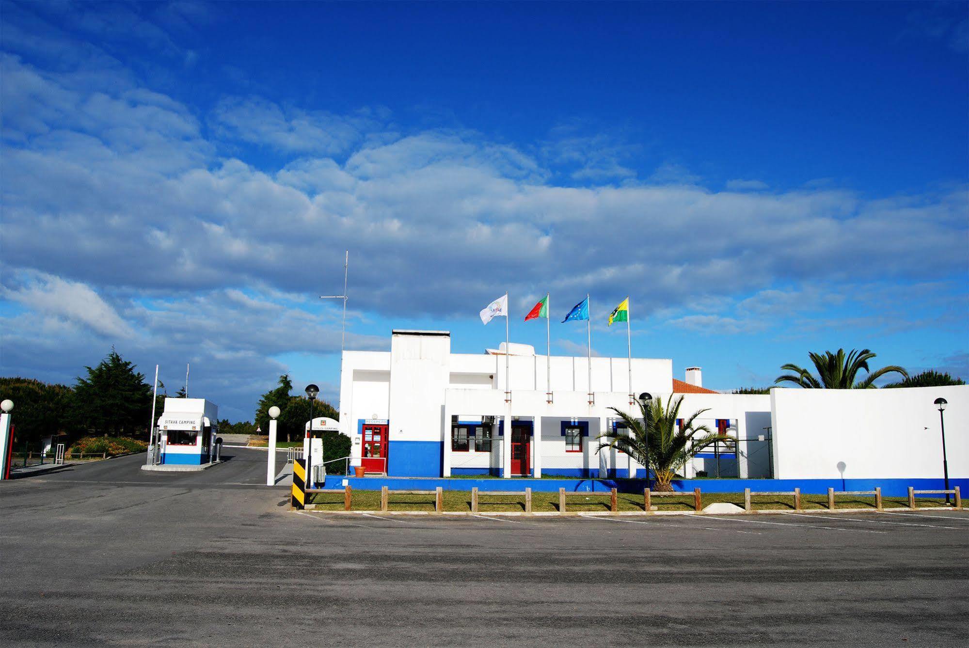 Hotel Parque De Campismo Orbitur Sitava Milfontes à Malhadinhas Extérieur photo